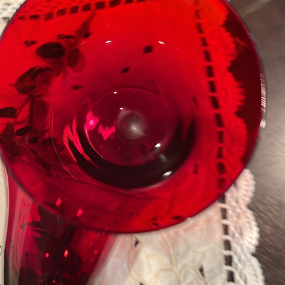 Red vintage goblets with a clear bubble base - Picture 7 of 9